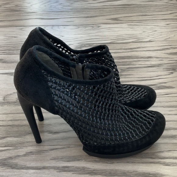Balenciaga perforated platform heels size 40, US9 - Picture 2 of 13